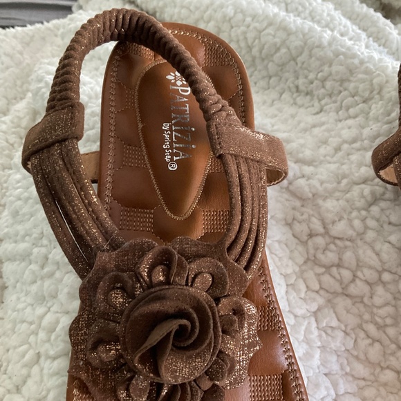 Patrizia Spring Step sandals.Size 71/2.Tan - Picture 4 of 14